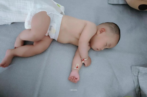 广州借卵试管代怀包男孩宝宝口水多怎么回事